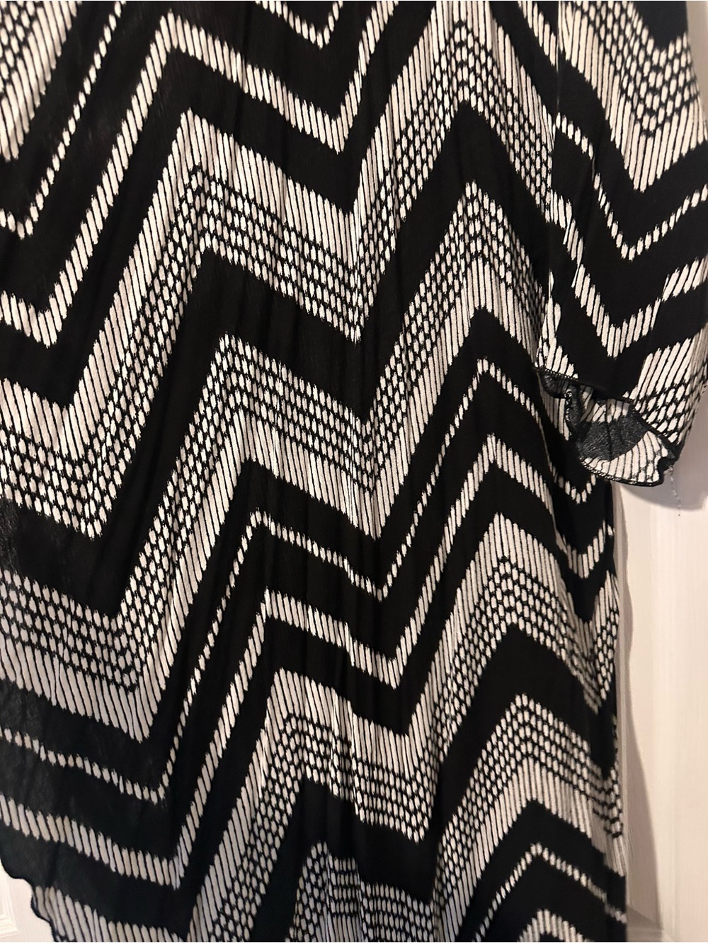 LuLaRoe Black and White Chevron Shirley Kimono - Picture 2 of 4